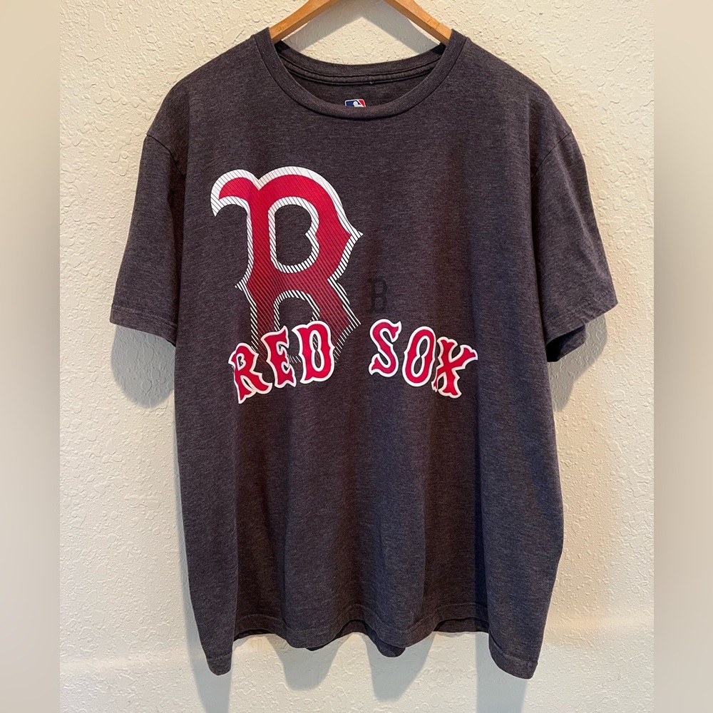 ❣️2/$25❣️ BOSTON RED SOX MLB women’s gray graphic T-shirt | LARGE
